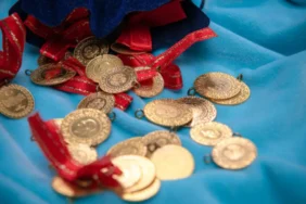 25 nisan 2025 altin fiyatlari gram ceyrek tam altin ve ve cumhuriyet altini kadar 2