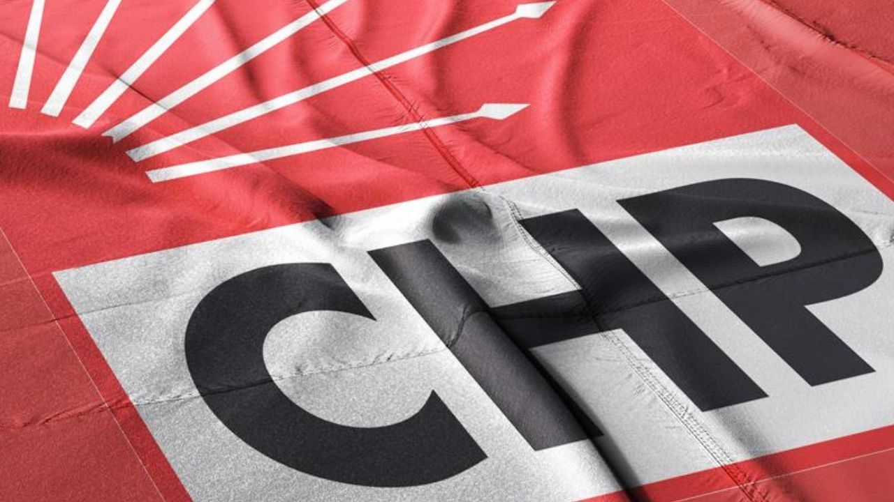 gazeteciligi birakmisti ozgur ozele destek icin chpye katildi.jpg