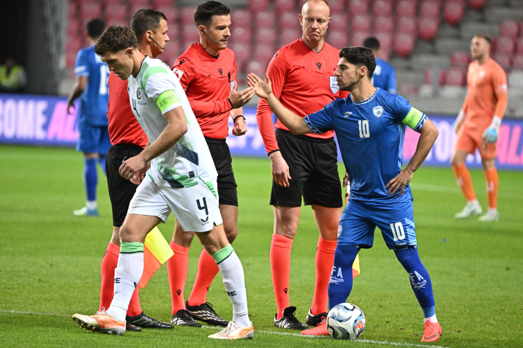 000_c9hb4td3-1 İrlandalı futbolcular katil İsrail'i protesto etti