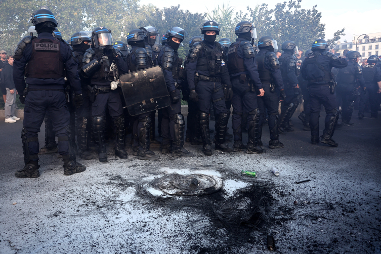 2026-09-29t155555z_1486181323_rc23tnakqgbm_rtrmadp_3_france-protest Fransa'da öğrenci protestoları şiddetlendi: 400'den fazla gözaltı