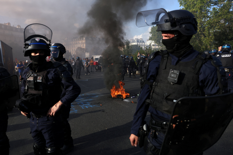 2026-09-29t160345z_1688407229_rc23tnapw849_rtrmadp_3_france-protest1 Fransa'da öğrenci protestoları şiddetlendi: 400'den fazla gözaltı
