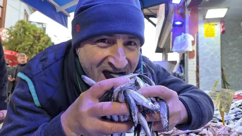 Hamsi Türkiye’yi terk etti: Hamsi severler dört gözle bekliyor