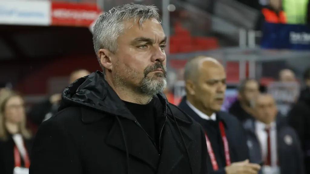 Trabzonspor’un yeni teknik direktörü Reis Trabzon’a geliyor!