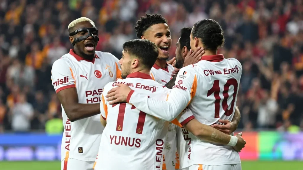Galatasaray’da Trabzonspor maçı öncesi şok gelişme! Yıldız isim forma giyemeyebilir Galatasaray'da Trabzonspor maçı öncesi şok gelişme! Yıldız isim forma giyemeyebilir
