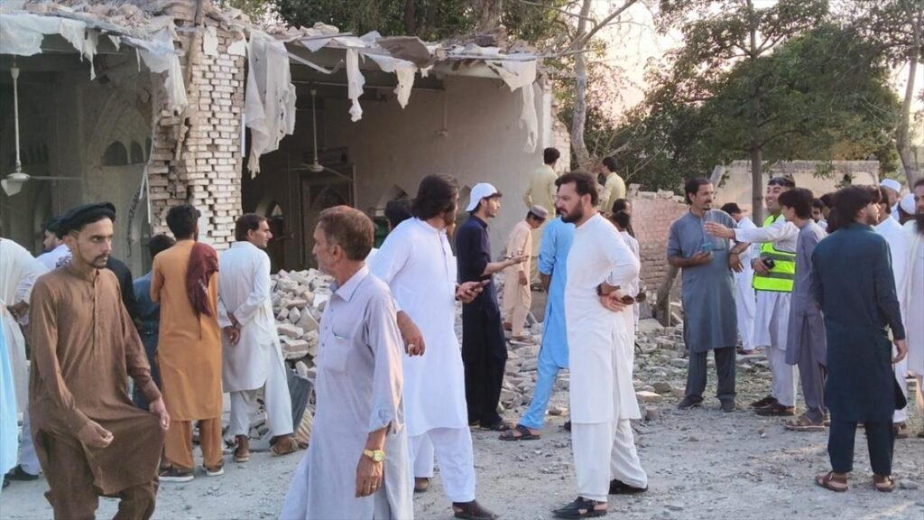 Pakistan’da saldırılarda en az 21 kişi öldü