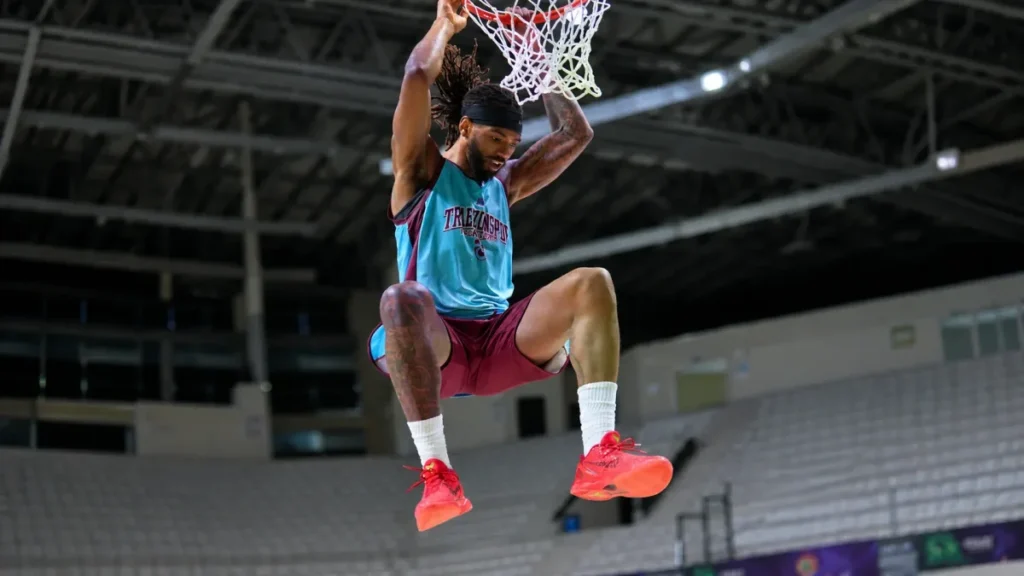 Trabzonspor Bursaspor'u 87-74 mağlup etti! Turnuvayı galibiyetle tamamladı
