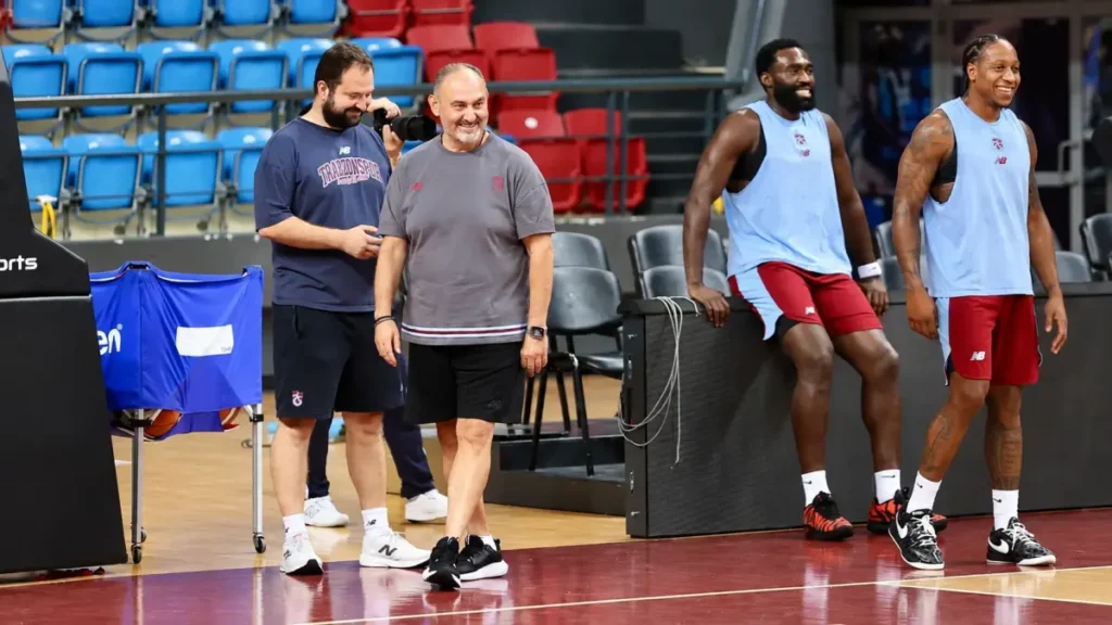 Trabzonspor’da Selçuk Ernak hedefi açıkladı! “Bu gruptan çıkmamız lazım” Trabzonspor’da Selçuk Ernak hedefi açıkladı! “Bu gruptan çıkmamız lazım”