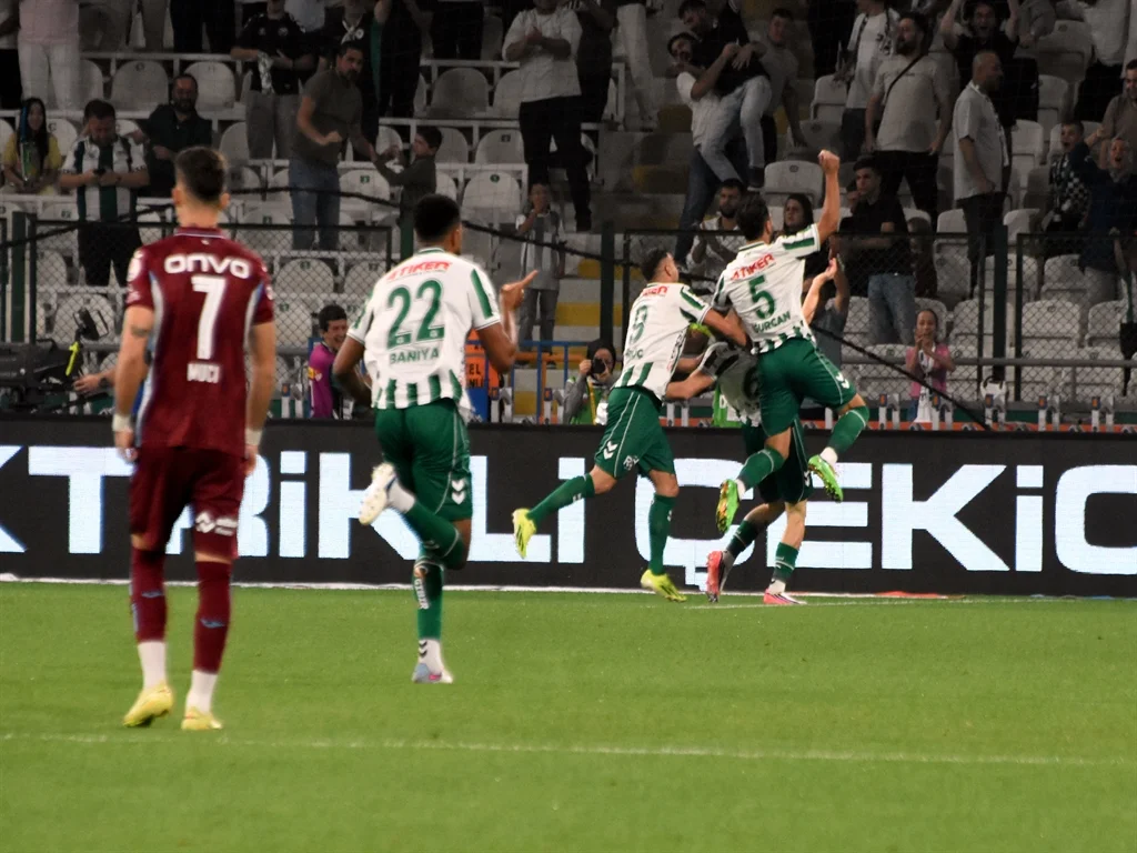 trabzonspor-konyada-kayip-deplasmanda-buyuk-sok-106aa59f47dc392-2 Trabzonspor, Konya'da kayıp! Deplasman'da büyük şok