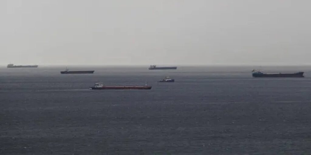 Karadeniz’de olumsuz hava koşulları ulaşımı vurdu! Yola devam edemediler Karadeniz’de olumsuz hava koşulları ulaşımı vurdu! Yola devam edemediler