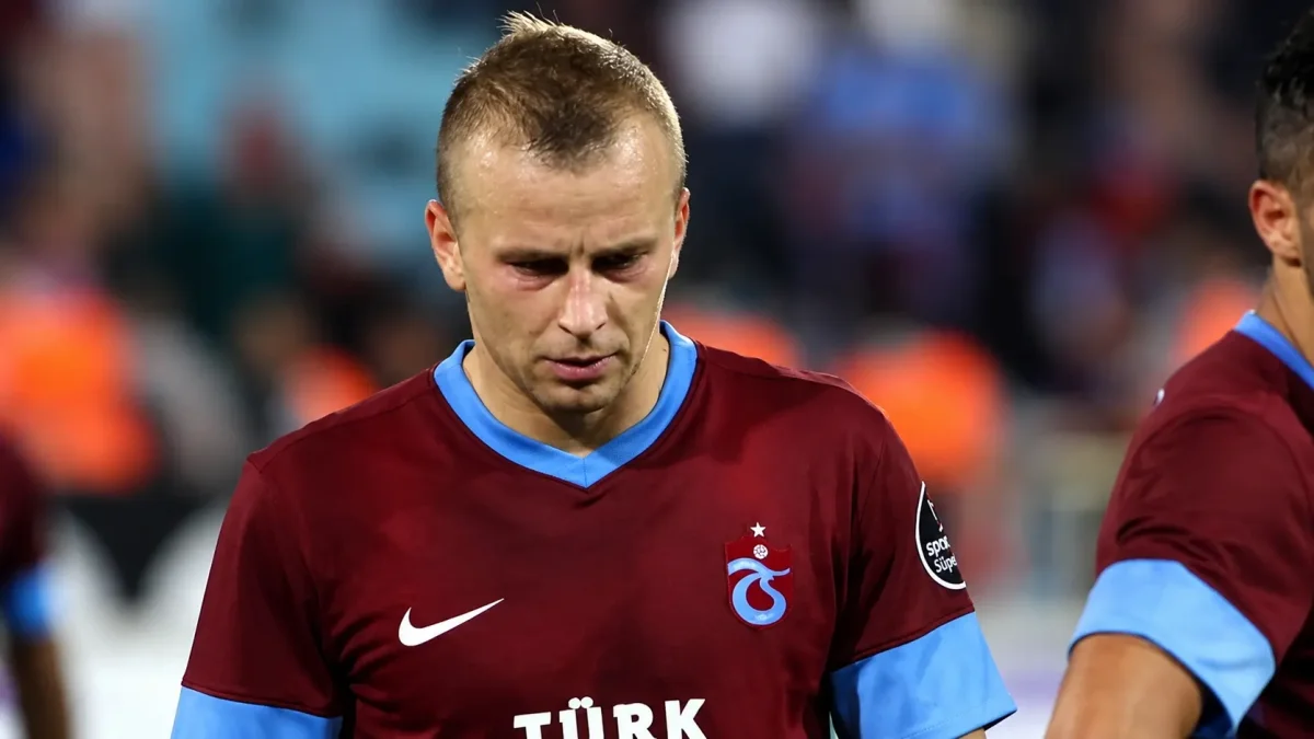 eski-trabzonsporlu-yildizdan-yeni-kariyer-milli-takimda-gorev-yapiyor-1