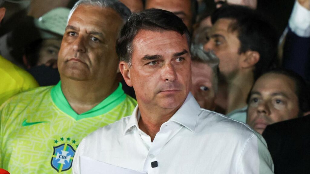 Brezilya’da seçimi kaybeden Bolsonaro, pasaportunu teslim etmesinin istendiğini öne sürdü