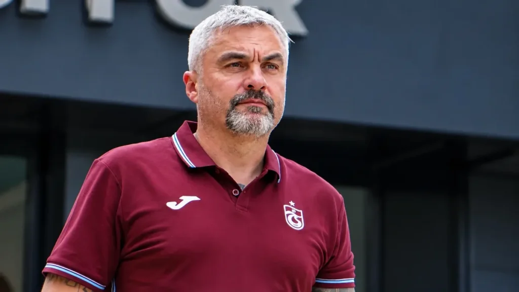 Thomas Reis’ten Samsunspor zaferi sonrası sürpriz! Basketbol tribününde görüntülendi Thomas Reis'ten Samsunspor zaferi sonrası sürpriz! Basketbol tribününde görüntülendi