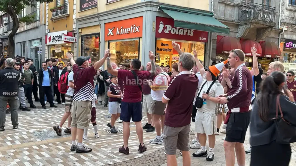 Trabzon’da Avrupa maçı heyecanı: Hearts taraftarları şehir merkezinde