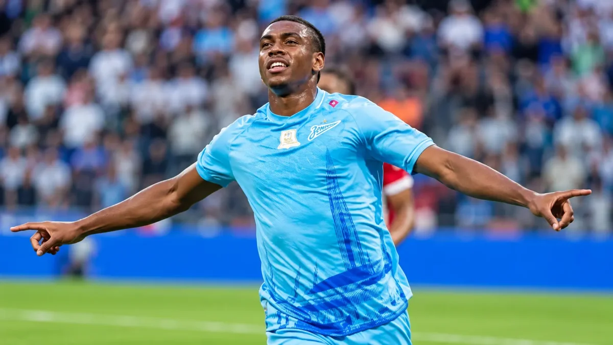 trabzonspor-dan-15-milyon-euro-ya-gitti-yeni-takiminda-golu-unuttu-1