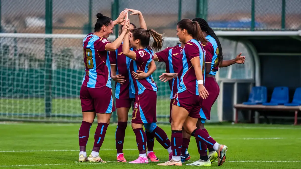 trabzonspor-kadin-futbol-takimi-ndan-plaka-sov-antalyaspor-u-dagitti-1