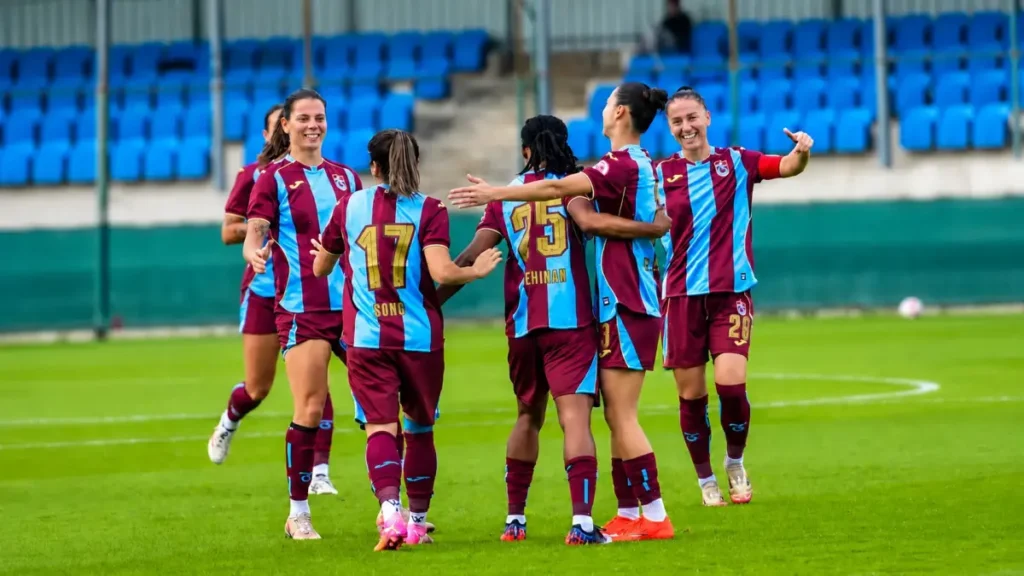 Trabzonspor Kadın Futbol Takımı’ndan plaka şov! Antalyaspor’u dağıttı Trabzonspor Kadın Futbol Takımı'ndan plaka şov! Antalyaspor'u dağıttı