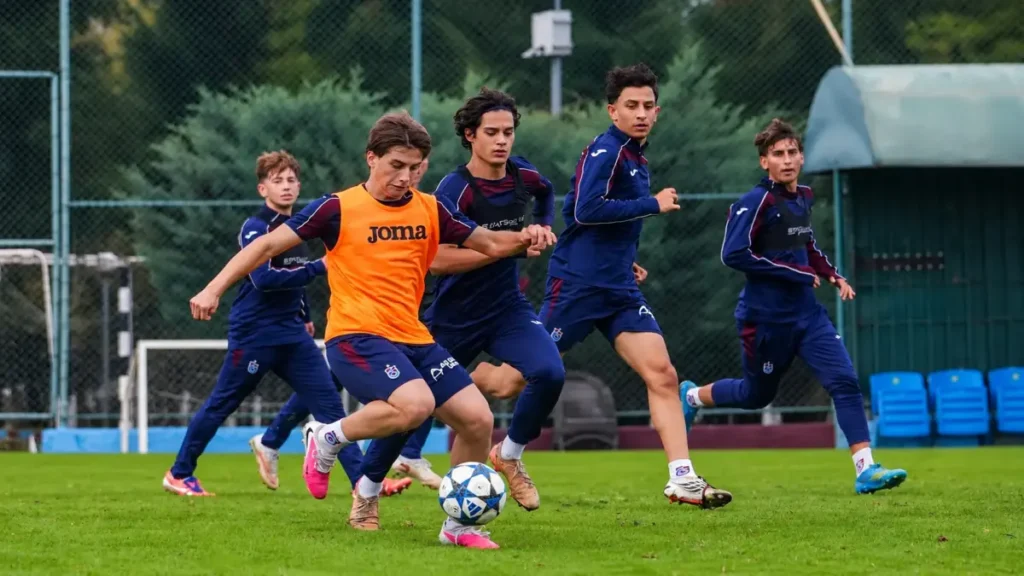 Trabzonspor U19 Takımı, Çaykur Rizespor deplasmanına hazırlanıyor