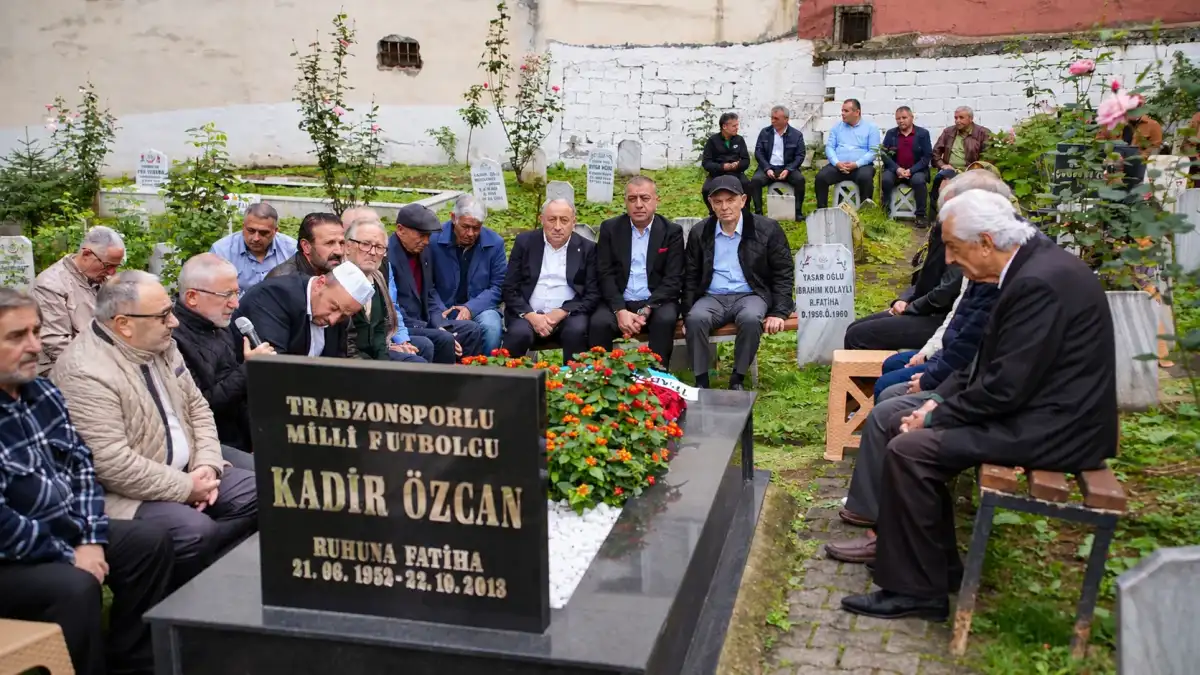 trabzonspor-un-efsane-futbolcusu-kadir-ozcan-kabri-basinda-anildi-1