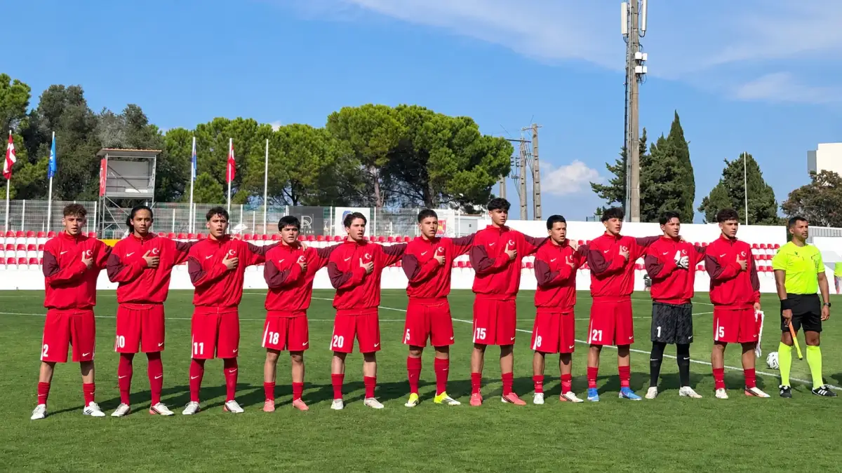 trabzonspor-un-genc-oyuncusu-milli-takimda-sahaya-cikti-1