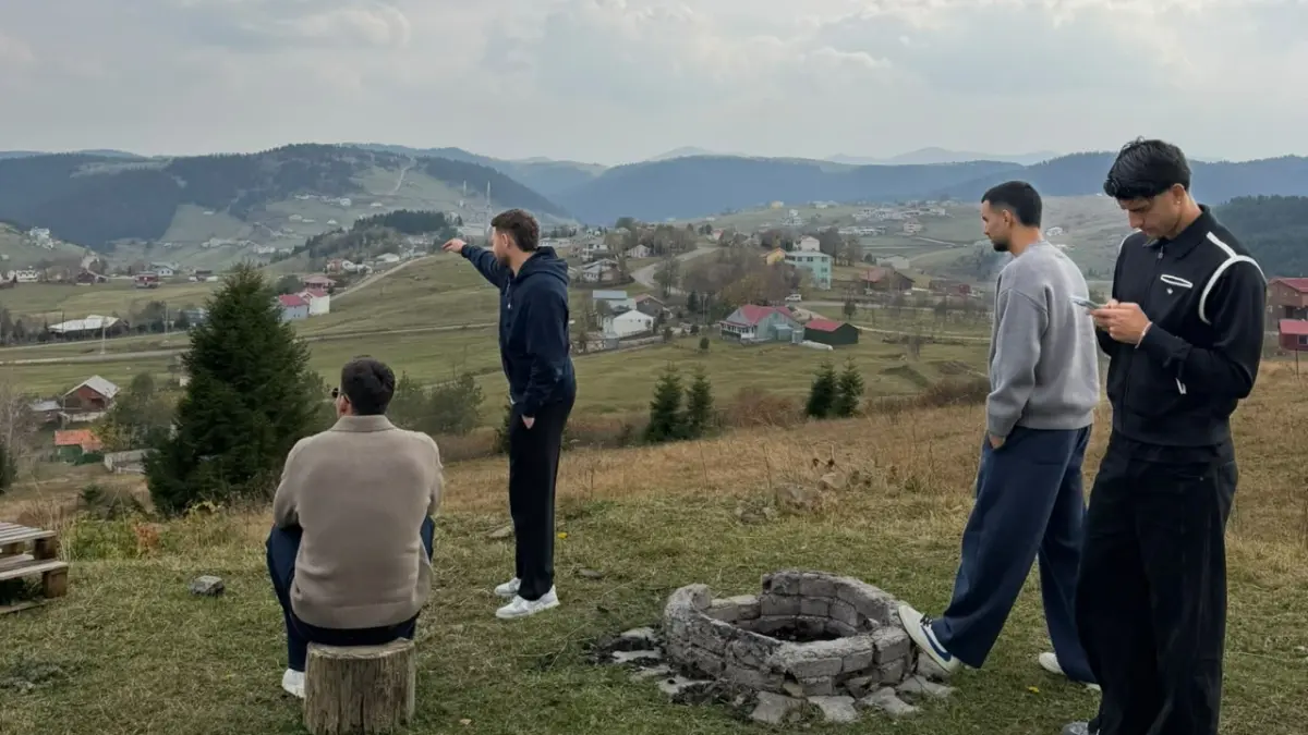 trabzonsporlu-futbolcularin-izin-tercihi-dikkat-cekti-yaylada-bulustular-2